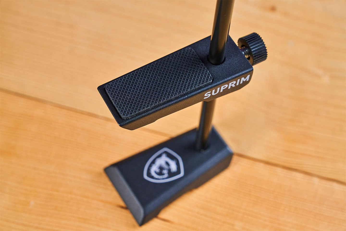 支撐架與顯卡接觸面特別加上止滑墊，使用時可以更穩固！