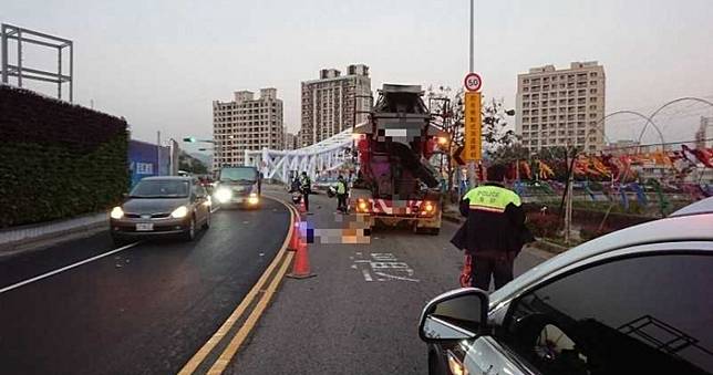 與水泥預拌車對撞當場身亡　騎士母哭求：「兒快醒來」