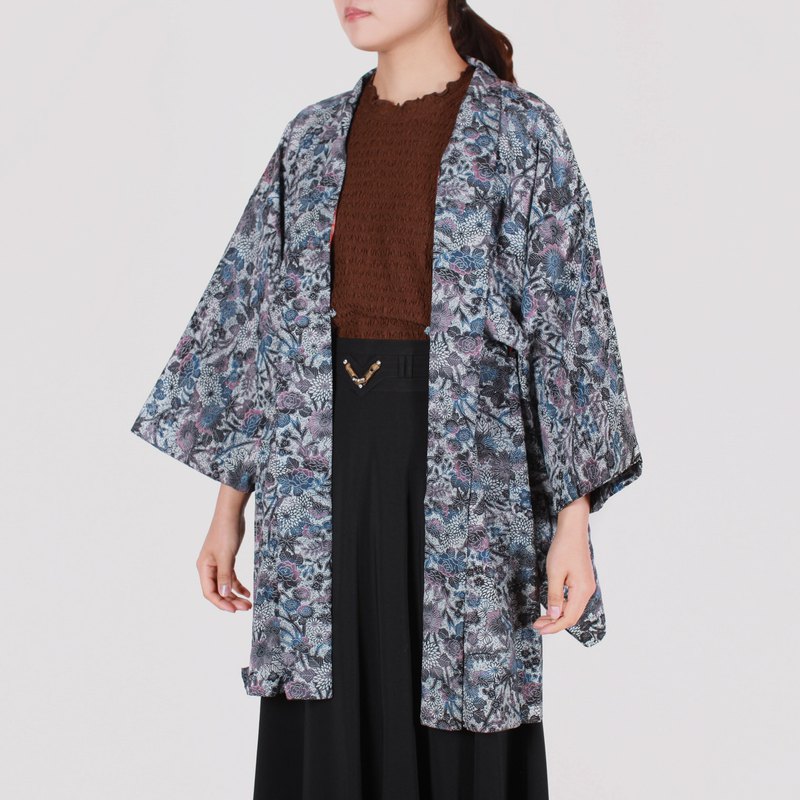 蛋植物嚴選古著羽織，精緻印花面料，簡單套上，即可為造型帶來濃厚日式風味！
