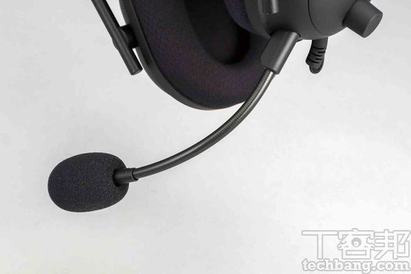 可拆卸麥克風採 HyperClear 心型指向設計，可有細膩收音效果。