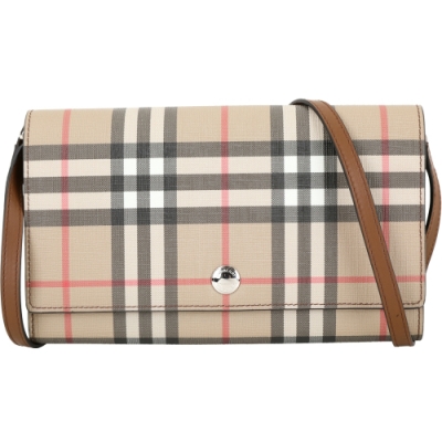 官網建議價$25,500 格紋帶出品牌辨識重點 製作過程產生較少二氧化碳 英倫格紋襯以牛皮依舊經典與耐用