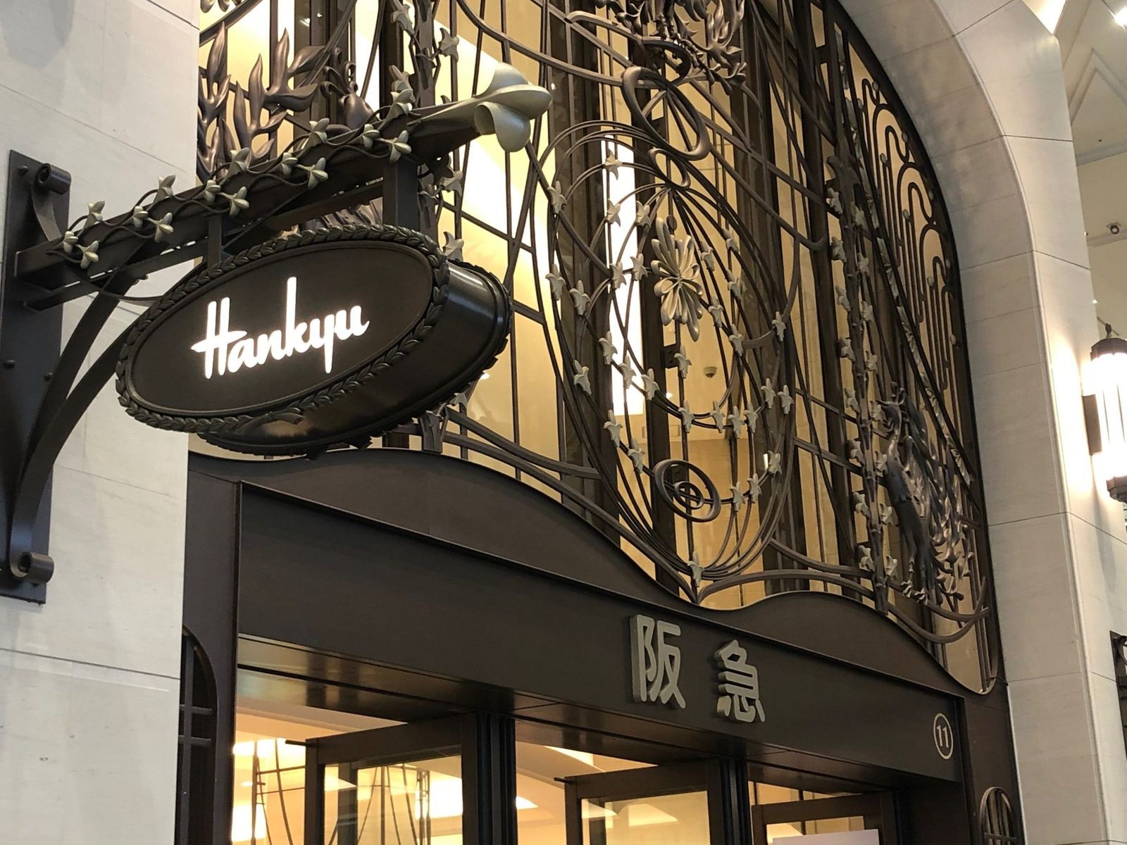 ロレアル パリ のメイクと エッシー が日本撤退