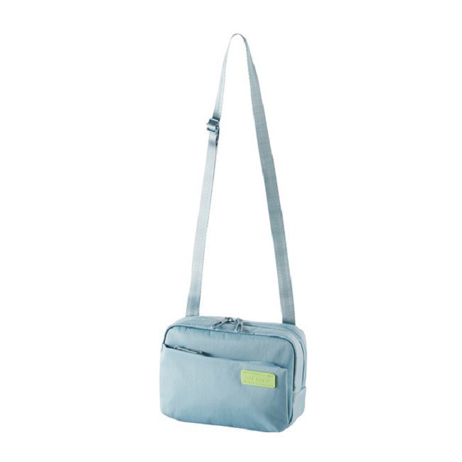 off too 秋冬款式側背包,是您休閒&旅行的好幫手抓皺雅緻布料，別具風格表面布料採用別具風味的抓皺加工，演繹出不同的風格表情，更顯雅緻。方便外出攜帶的大小可收納隨身物品的小尺寸側背包，非常適合假日