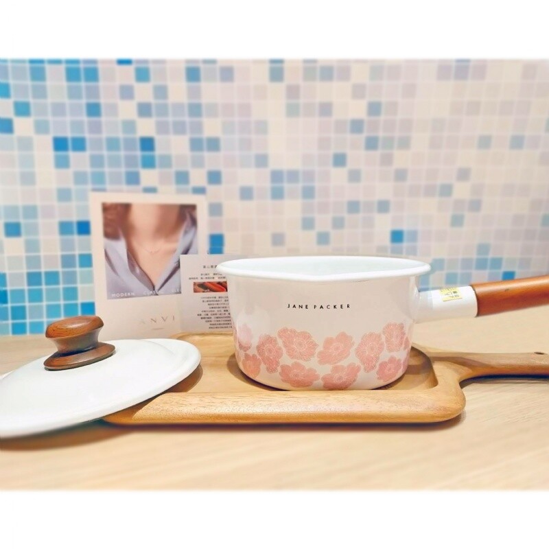 誠世集用最真誠的心提供世界各地的生活用品 本賣場中所有商品都100%正品 全館都是現貨下單後3日內出貨 歡迎合作提案 jane packer聯名款16cm單柄鍋 重量950克 新年到了換新鍋廚房美起來