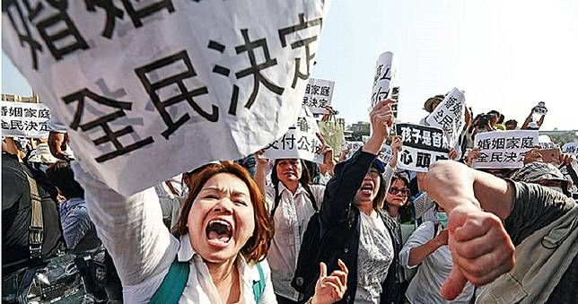 【神佛大戰綠巨人1】僧侶牧師皆起義　師父組黨鬥小英
