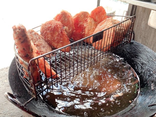 「溪州美食推薦」彰化安心旅遊，現做「蚵仔炒麵/便當/蚵嗲/蘿蔔糕/挫冰/炸粿/菜條/各式湯品」在地美食首選-三條麗華小吃店直擊分享