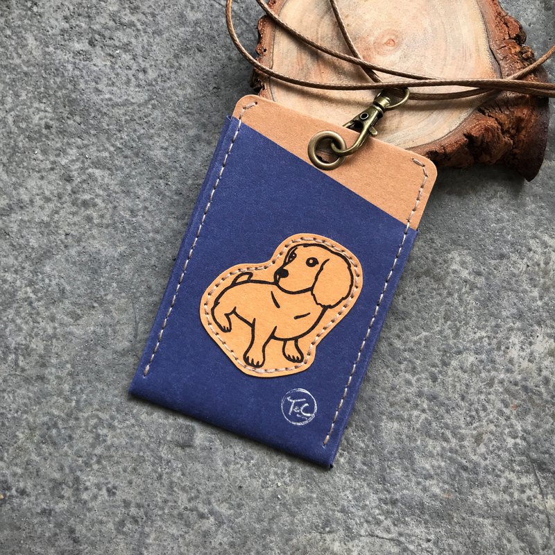 雙面皆可放，可掛在脖子或包包上（附繩子） 尺寸：11cm x 7.5cm