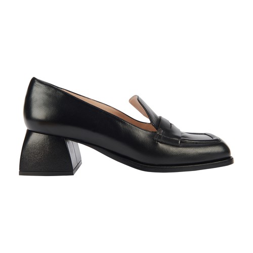 Nodaleto brings an artistic touch to these Bulla Cara pumps. The brand presents a bold creation feat