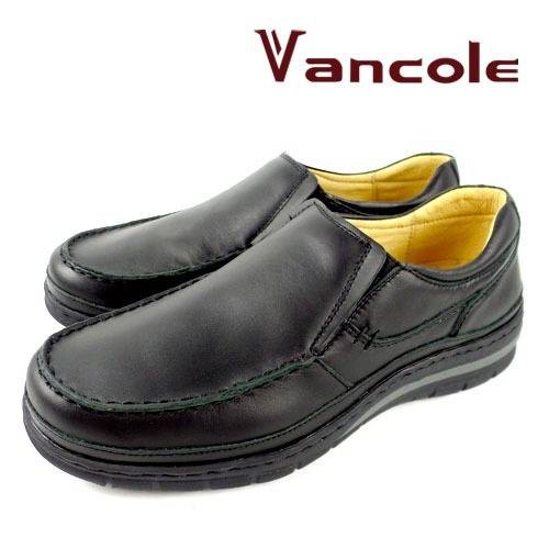 (4)穿著天然皮製的鞋子時，若穿著淺色的襪子，可能因皮革的浸染方式，而使淺色的襪子造成染色，穿著時建議穿著同色襪子。 (5)橡膠製鞋底若遇到氣候潮溼的情況，容易造成鞋底溼滑，需小心行走。 (6)全天然