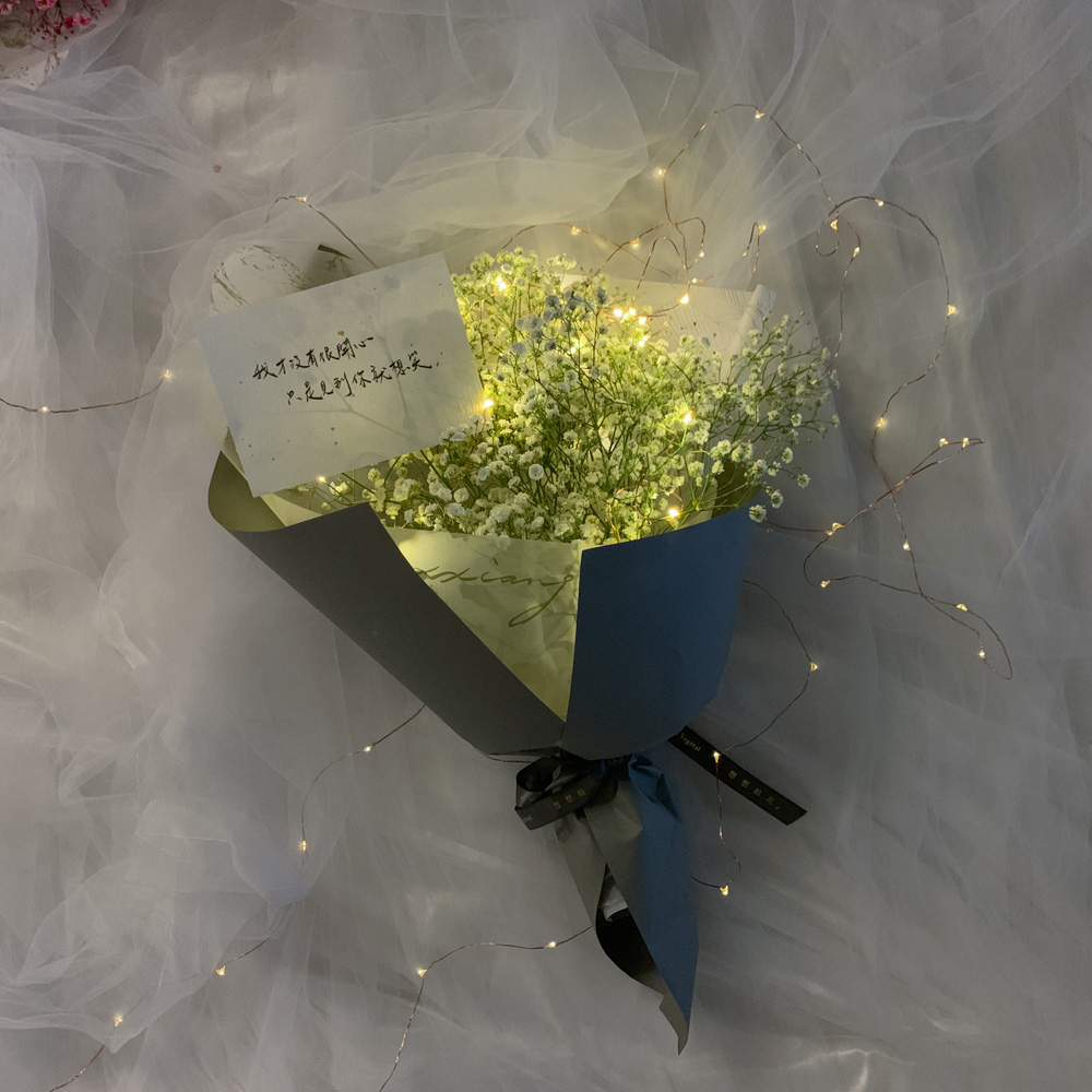 花藝設計︱婚禮佈置︱商業佈置︱誌慶花籃︱教學課程︱證照取得︱【品牌理念】植藝∣取材自然、專注習作，呈現您想的最美好一刻設計∣全心探索、超越期待，永遠幫你一起多想半步拾花∣都市拾花、一點改變，轉念築一處