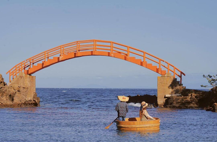 時代 くりぬき盆 遊鳥雲松紋 在銘 時代 くりぬき盆 遊鳥雲松紋 在銘