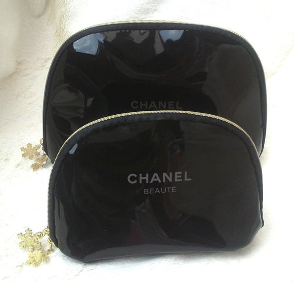 chanel 黑色亮皮雪花 化妝品贈品包（中）21*13*6cm-f000047