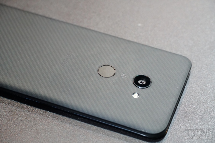 世界最輕 Sharp Aquos Zero 手機登台，12 月底預購 1 月開賣