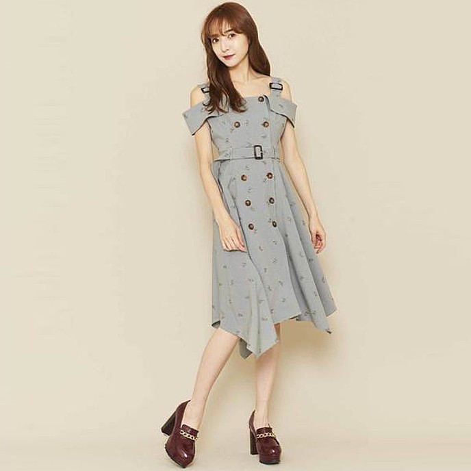 S,着丈:76?95cm,身幅:42cm,肩幅:49cm,ウエスト:34.5cmM,着丈:81?100cm,身幅:43.5cm,肩幅:50cm,ウエスト:36cm表地:ポリエステル90%、レーヨン8%