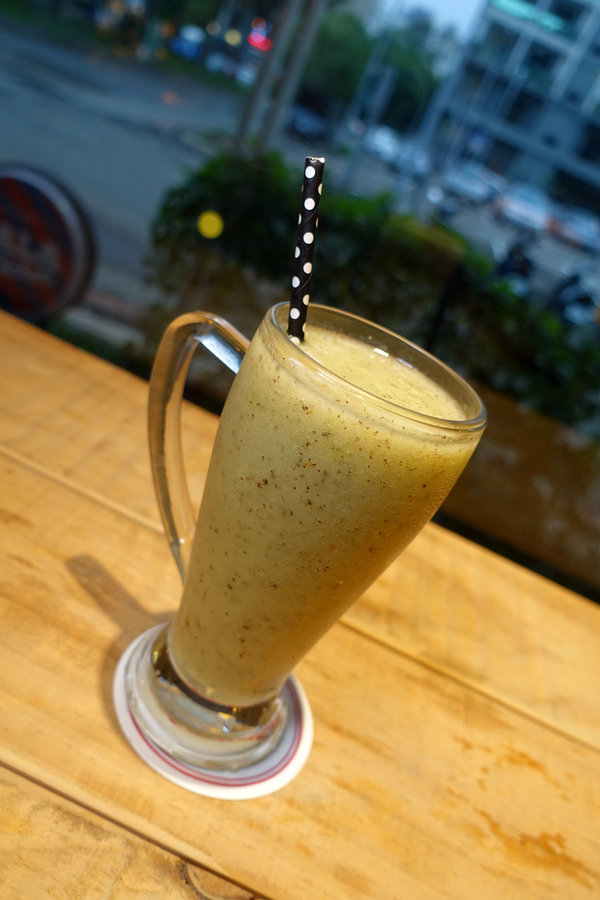 新竹東區竹科人及交大學生聚餐約會美式餐廳，LALA Kitchen新美式餐廳新竹科園店，餐點份量多楓糖鬆餅炸雞超好吃(含LALA Kitchen菜單) 