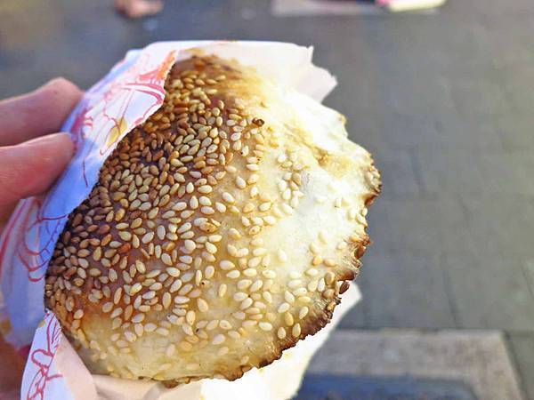 【台北美食】老張炭烤燒餅-士林夜市裡網路高評價的胡椒餅