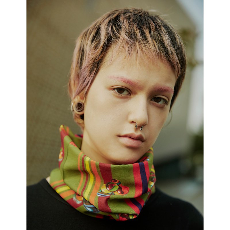 「甜蜜的戰爭」系列靈感來源是電影Royal TenenbaumsRoyal，運用玩具 槍、彈珠紙娃火箭復古畫報，代表兄弟姐妹之間的爭吵紛以及甜蜜的回憶