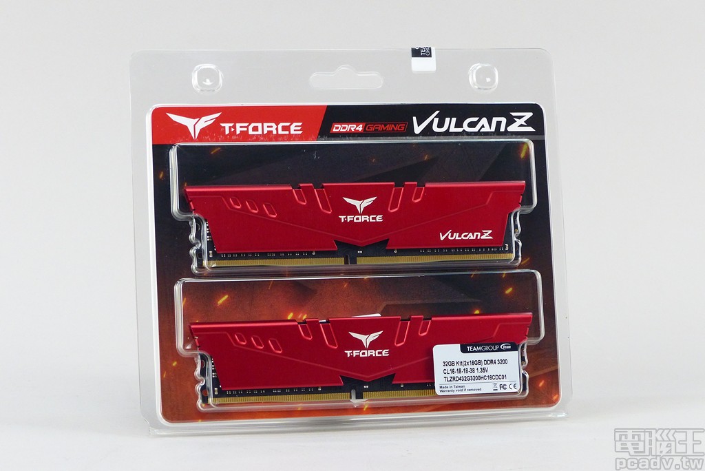 ▲ T-FORCE VULCAN Z DDR4-3200 32GB（16GB x 2）套裝採用可重複使用的塑膠泡殼包裝，記憶體模組提供紅色或是灰色散熱片版本。