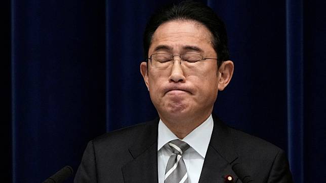 日本首相岸田文雄12月13日在記者會上說明政治獻金醜聞的處置。路透社
