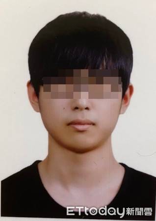 兇嫌畫面曝！35歲還靠爸「拿不到錢」狠殺19歲少年　死者姐曝：幾乎5年都住網咖