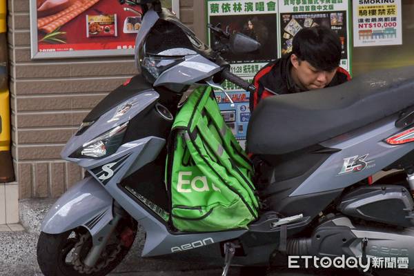 Uber Eats也改「接單制度」⋯外送員怒收入變少！業者回應了 ETtoday 