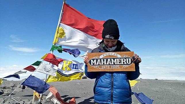 Gokil, Kapten Team KIII di JKT48 Taklukkan Gunung Semeru