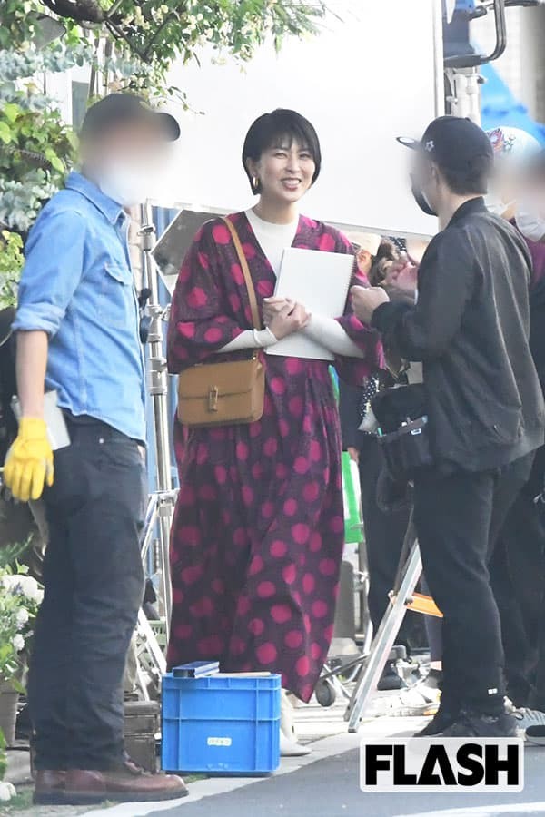 黒ずくめ の杏 13万円ワンピの松たか子 一流芸能人の個性的すぎるファッションセンス