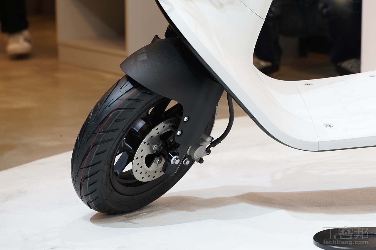 更便宜的Gogoro出現了：Gogoro VIVA Lite優格白登場，改用鑰匙便宜2,000元