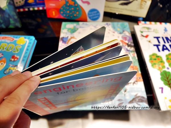 【台中烏日】大野狼國際書展 #TCIEC 臺中國際展覽館 #免門票 #200萬本書籍 #貼紙書 #奇幻投影AR立體書 #兒童外文書 #3D立體書 (19).JPG