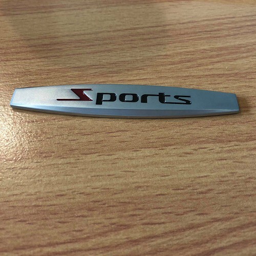 商品名稱:SPORT 側標貼 商品編號:A0391 商品材質:金屬 商品尺吋:長10CM 寬1.3CM 厚0.3CM 商品數量:一對 注意: 1、最好用酒精清潔乾淨要貼的位置，擦乾保持表面乾燥，不要有