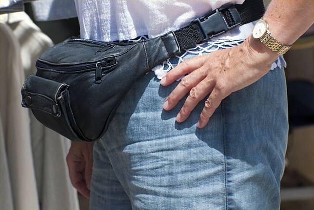 Brand Ini Keluarkan Tas Pinggang Seharga Rp19,35 Juta, Mau Punya?   