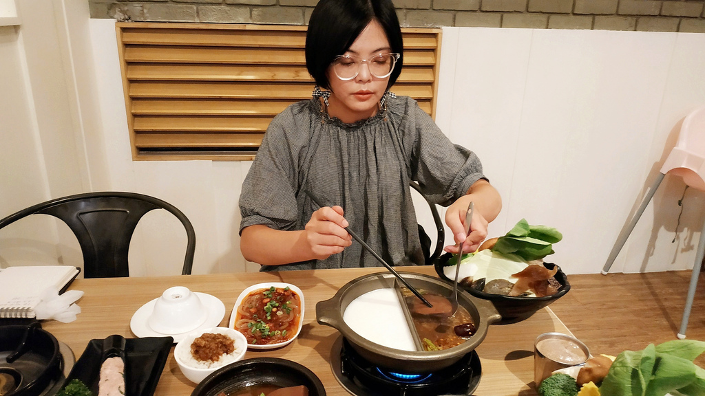 美食|推薦 高雄個人鴛鴦鍋姜一鼎 河堤店 ,超香超美味手工麻辣湯鍋及秘製麻辣鴨血32.jpg 美食|推薦 高雄個人鴛鴦鍋姜一鼎 河堤店 ,超香超美味手工麻辣湯鍋及秘製麻辣鴨血32.jpg