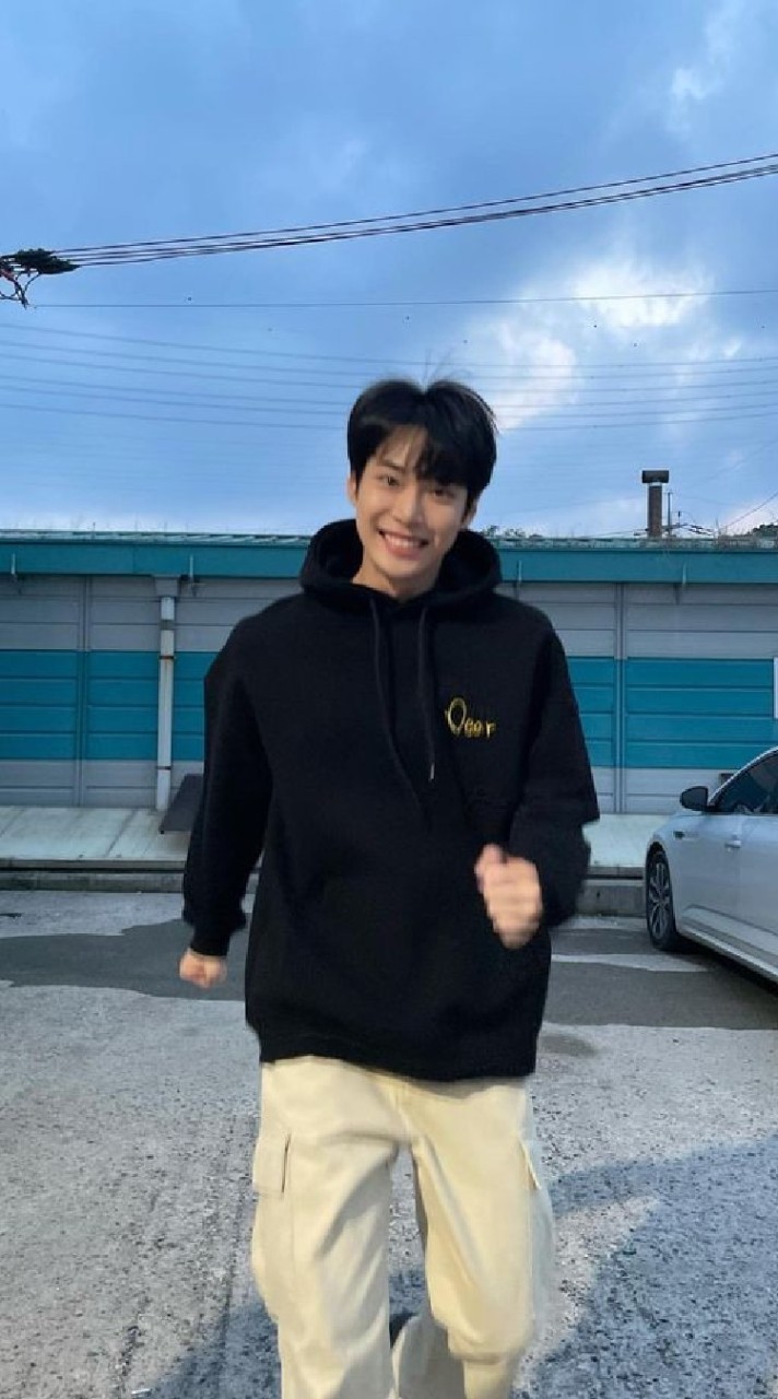 กลุ่มสิทธิ์​ขาด​ By.mumin​