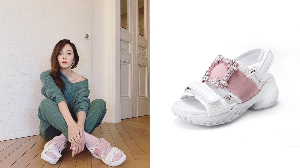 小香的LOGO非常別致，低調又不失奢華。