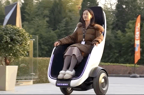 坐著操控的平衡車！Segway 推出 S-pod