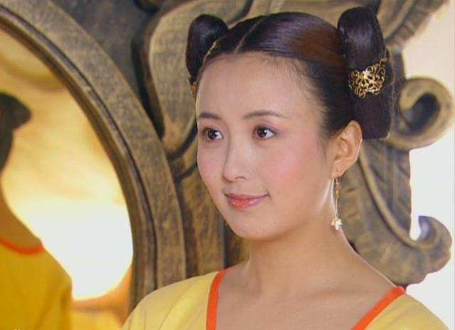 《以家人之名》演員古裝vs時裝：楊童舒(陳婷)《至尊紅顏》