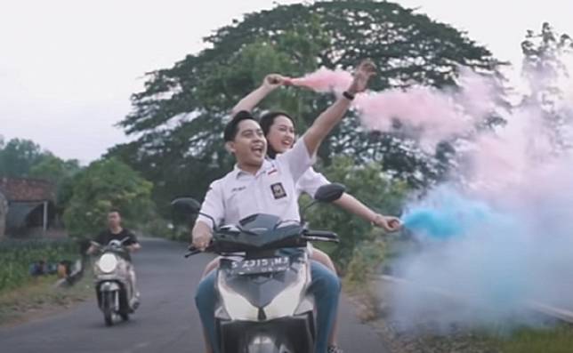 Lirik Wes Tatas Happy Asmara Lengkap Chord Kunci Gitar Dan Terjemahan Hops Id Line Today