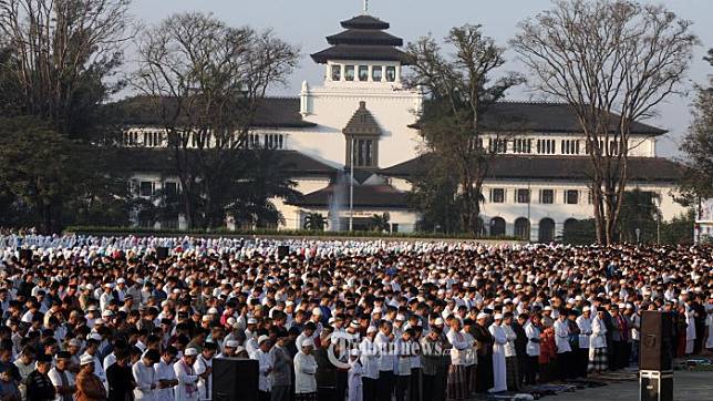 Viral Aksi 'Walkout' Jamaah Salat Ied Saat Khatib Bicara Kasus Penistaan Agama, Ini Reaksi Netizen