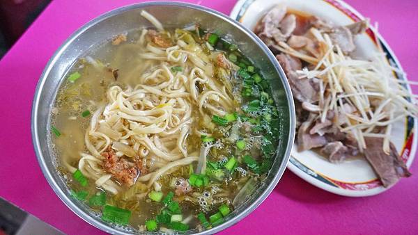 【台北美食】阿榮米粉湯-隱藏在巷弄裡沒有招牌的隱藏版美食