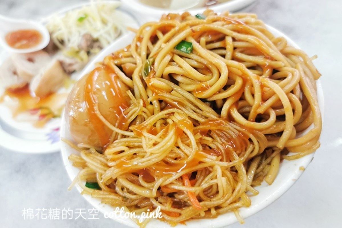50元內搞定！台中６排隊高CP值早餐：免費加爆蔥花、30元阿婆炒麵、粉漿蛋餅