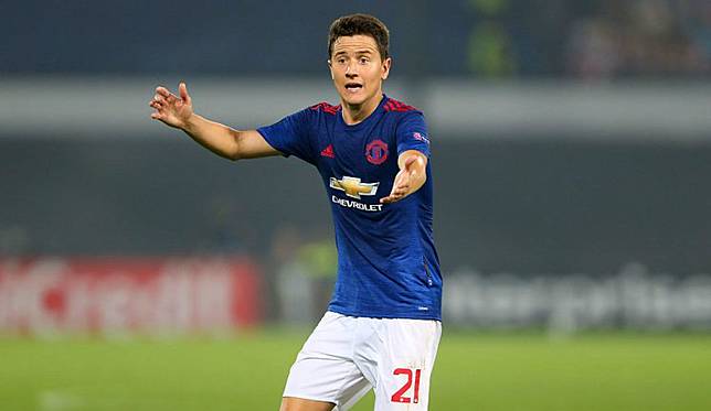 Diincar Barcelona, Mourinho Tegaskan Ander Herrera Berstatus Not for Sale