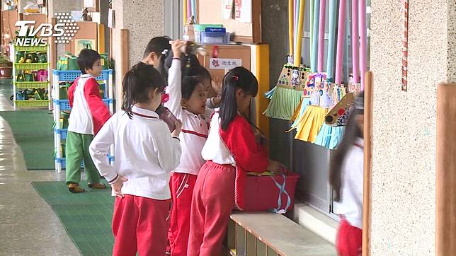 許多父母親因為工作忙碌，孩子在學校下課後，通常會讓他們去安親班。(示意圖／TVBS)