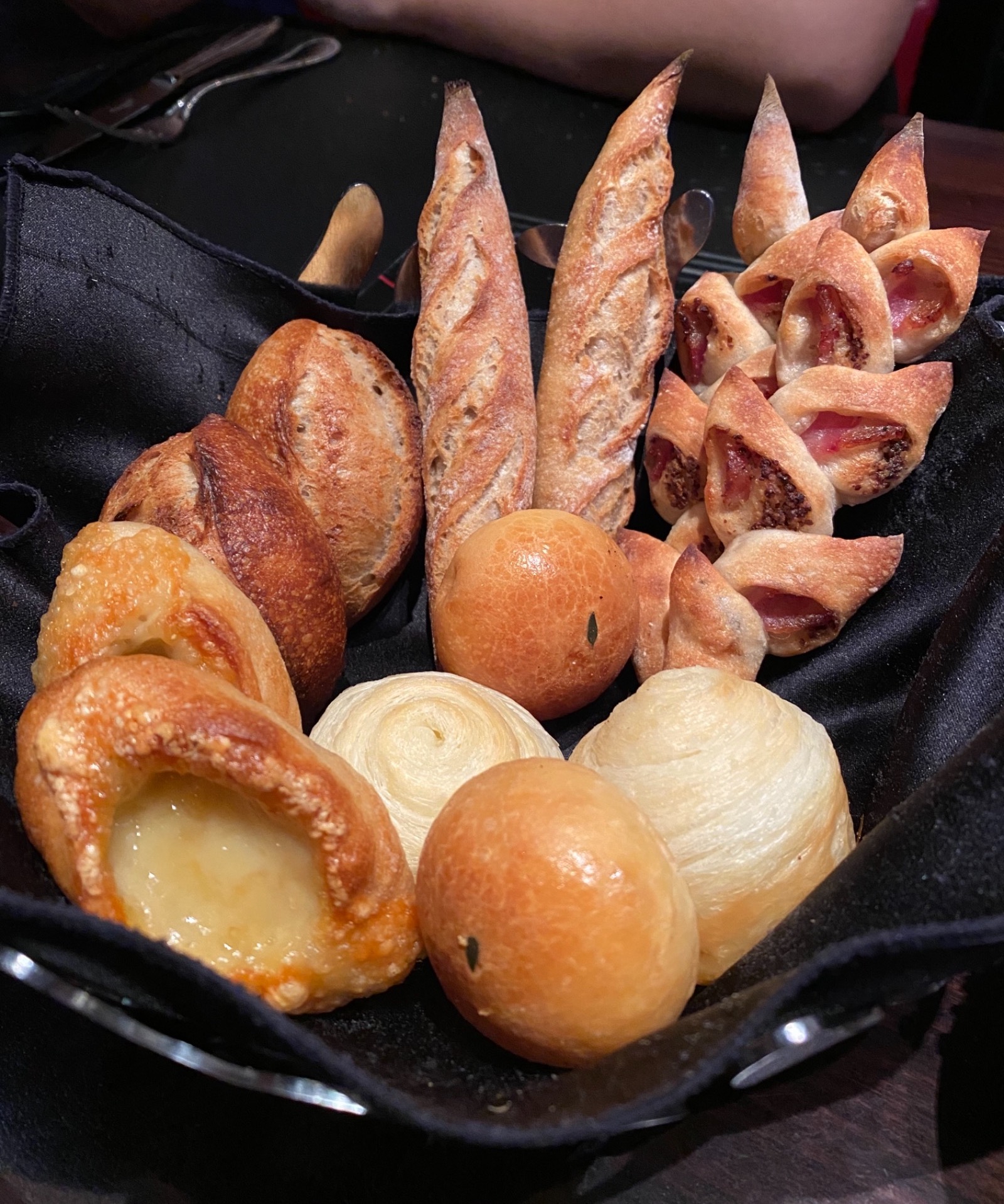 L’ATELIER de Joël Robuchon 侯布雄法式餐廳 -BELLAVITA 5F