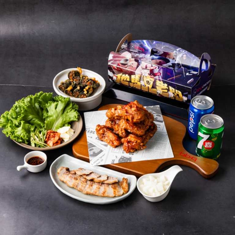 「他馬克雙人餐」，內含調味半雞1份，口味可7選1，包含黃金炸雞、蜂蜜蒜味、韓式甘醬、秘製炸雞、起司、辣味燒肉風味炸雞、辣味等。