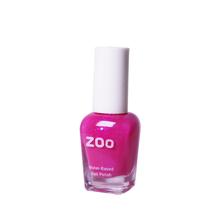 ●香香的 ZOO 指甲油，不含化學物質， 以純水為基底，加上樹脂、天然礦物質色漿，安心享受親子時光 ●不用去光水，指甲油乾後，可以一整片撕起卸除， 像拋棄式隱形眼鏡一樣，乾淨方便 ●小巧瓶身小手更好握