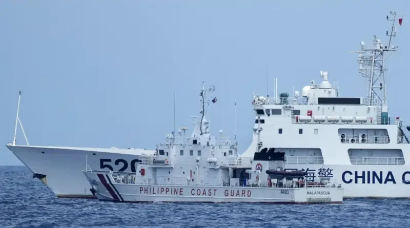 日前中國軍方指控菲律賓巡邏艦「非法闖入」中國黃岩島海域，引發新一波衝突。（圖／美聯社／達志影像）