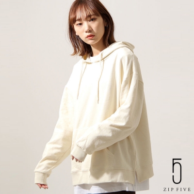 流行的寬鬆版型 兩側衣襬的分岔增添特徵 整季都適合穿著的內圈毛素材 混聚氨酯具有伸縮性的羅紋織布 輕柔膚感，穿起來不緊繃