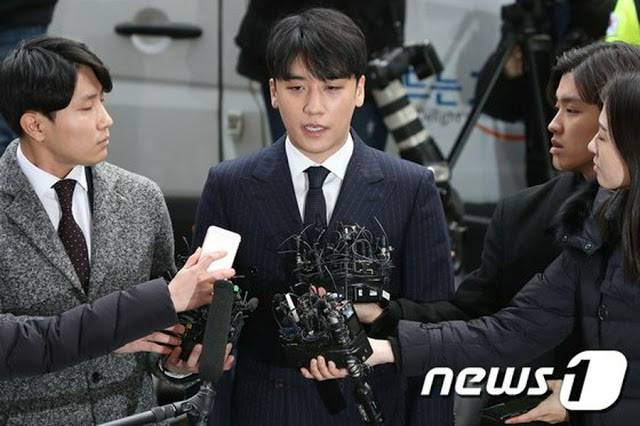 Seungri saat mendatangi kantor polisi pada 14 Maret 2019.