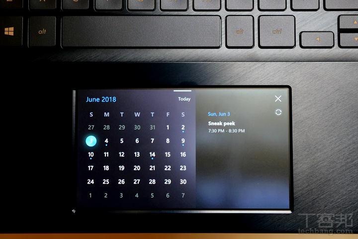 Asus 推出雙螢幕筆電 ZenBook Pro，觸控板「ScreenPad」變成你的第二個螢幕