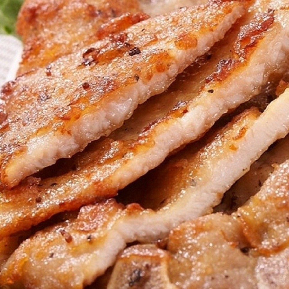 故無時無刻共同致力鑽研泰式美食。為了讓更多好朋友能分享到許多不一樣的泰式料理,老闆將所有的積蓄都投入開啟創業之路, 然而剛開始因為不熟悉通路亦不知經營方向造成人生事業很大衝擊,所幸老闆媽媽的鼓勵及支持